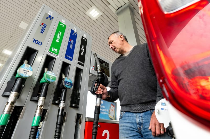 Řidiči se mohou připravit na ustálenou cenu pohonných hmot.