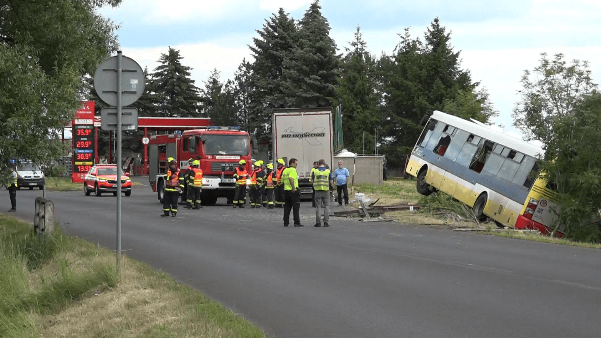 Příčinou nehody autobusu v Litvínově měl být mikrospánek.