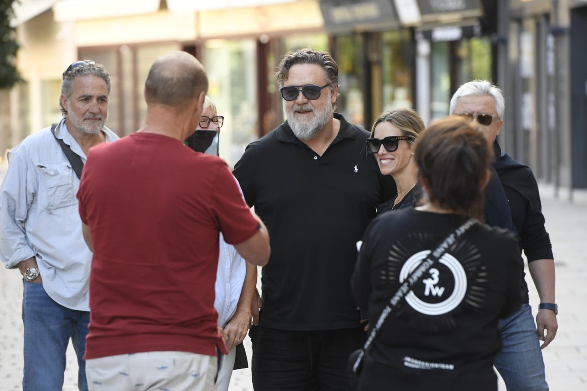 Russell Crowe vyrazil v Karlových Varech na večeři s rodinou