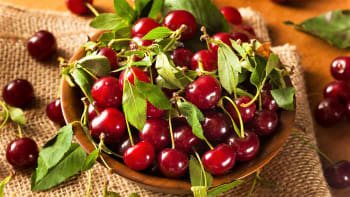 Proč jíst višně: Zkuste domácí griotku, koláč s drobenkou, džem v čokoládě a bublaninu