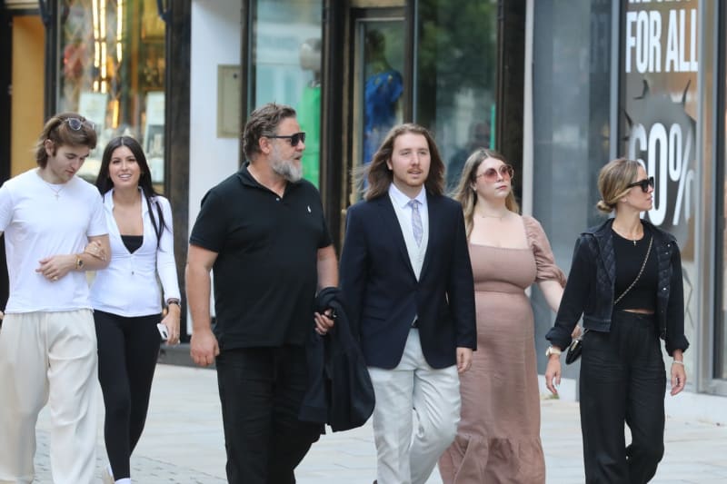 Russell Crowe dorazil do Varů s předstihem a rozhodl se prohlédnout si krásy zdejšího centra.