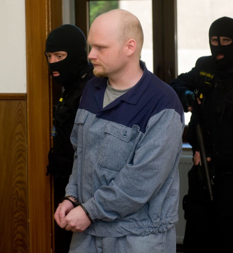 Doživotně odsouzený vrah Miloslav Širůček u soudu v roce 2010