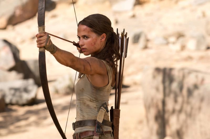 Herečka Alicia Vikander ve filmu Tomb Raider.