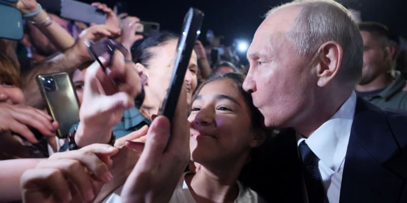 Vladimir Putin během návštěvy Dagestánu