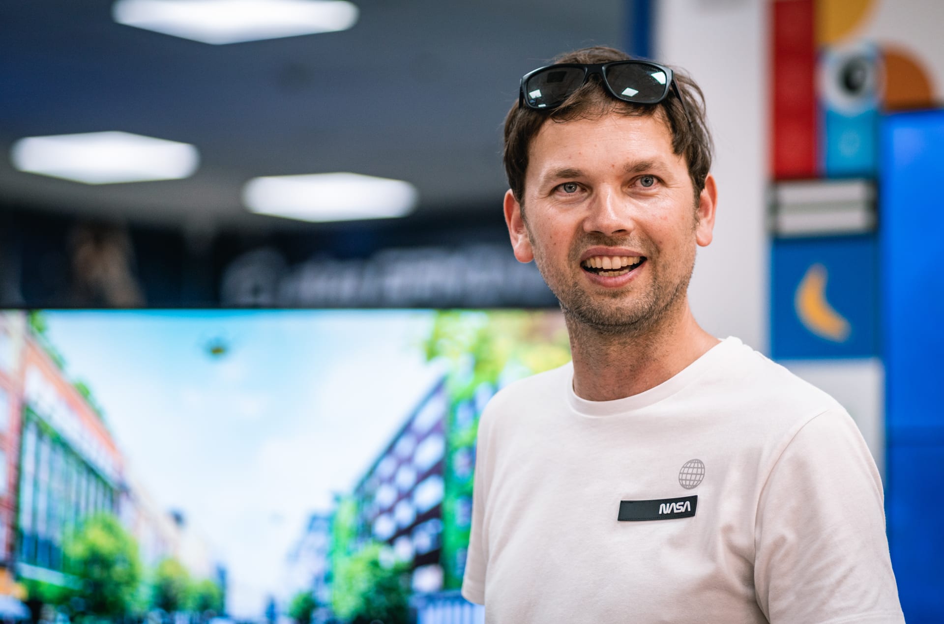 Vesmírný architekt Tomáš Rousek na slavnostním otevření Lego obchodu v Alze.