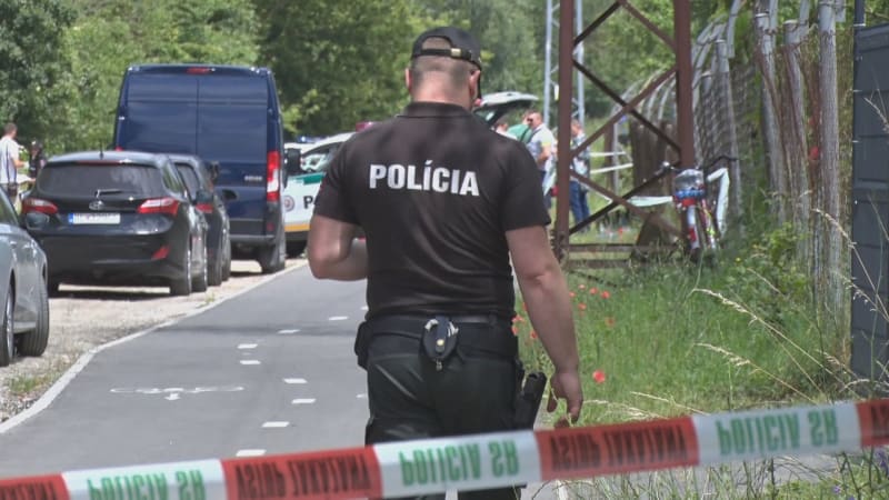 Slovenští vyšetřovatelé řeší vraždu mačetou v Dubnici nad Váhom.