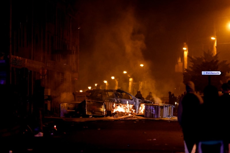 Protesty v noci na pátek byly nejhorší v Paříži