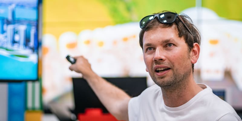 Vesmírný architekt Tomáš Rousek na slavnostním otevření Lego obchodu v Alze.