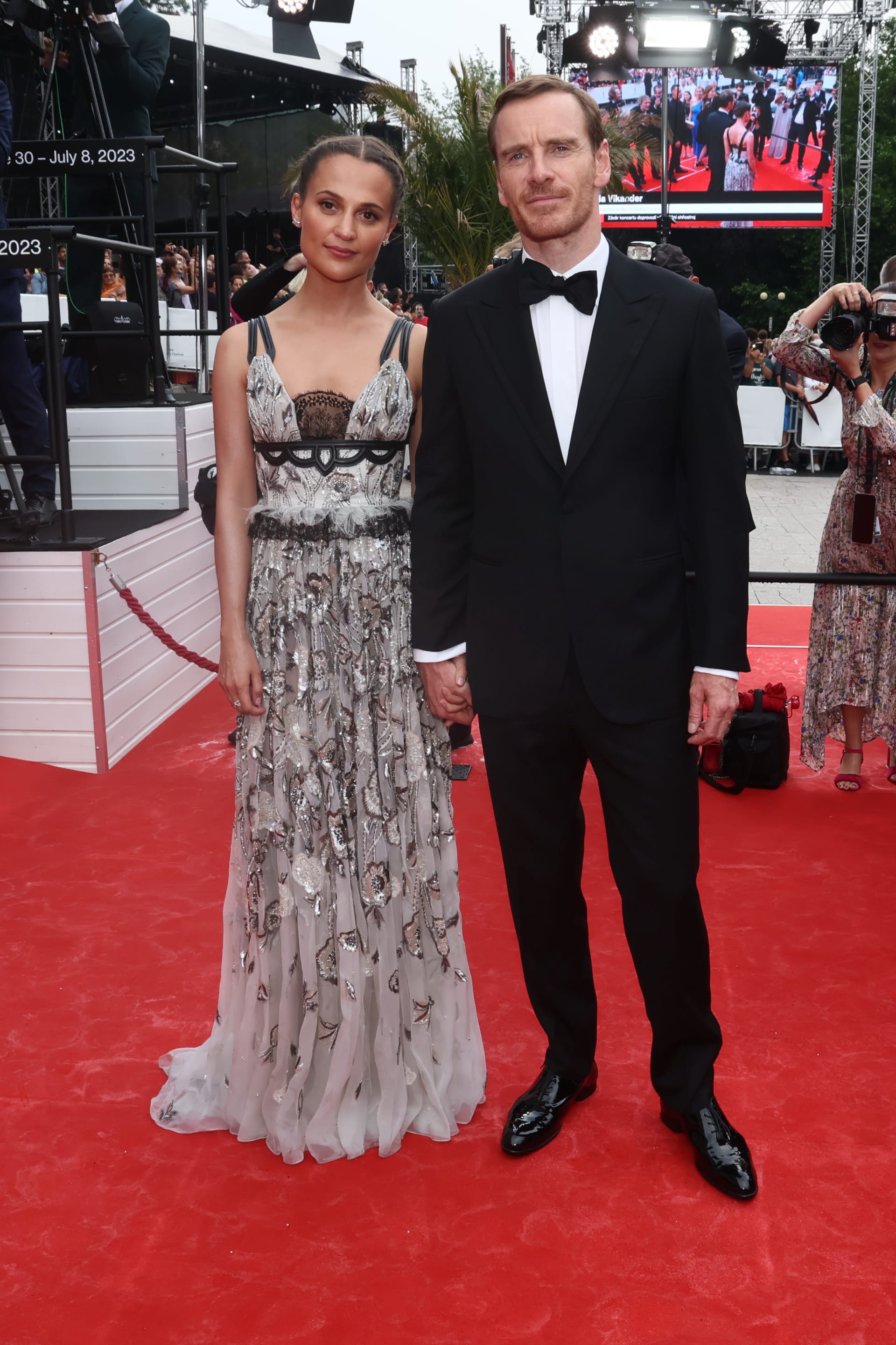Švédská herečka Alicia Vikander dorazila nečekaně i se svým manželem, slavným hollywoodským hercem Michaelem Fassbenderem.