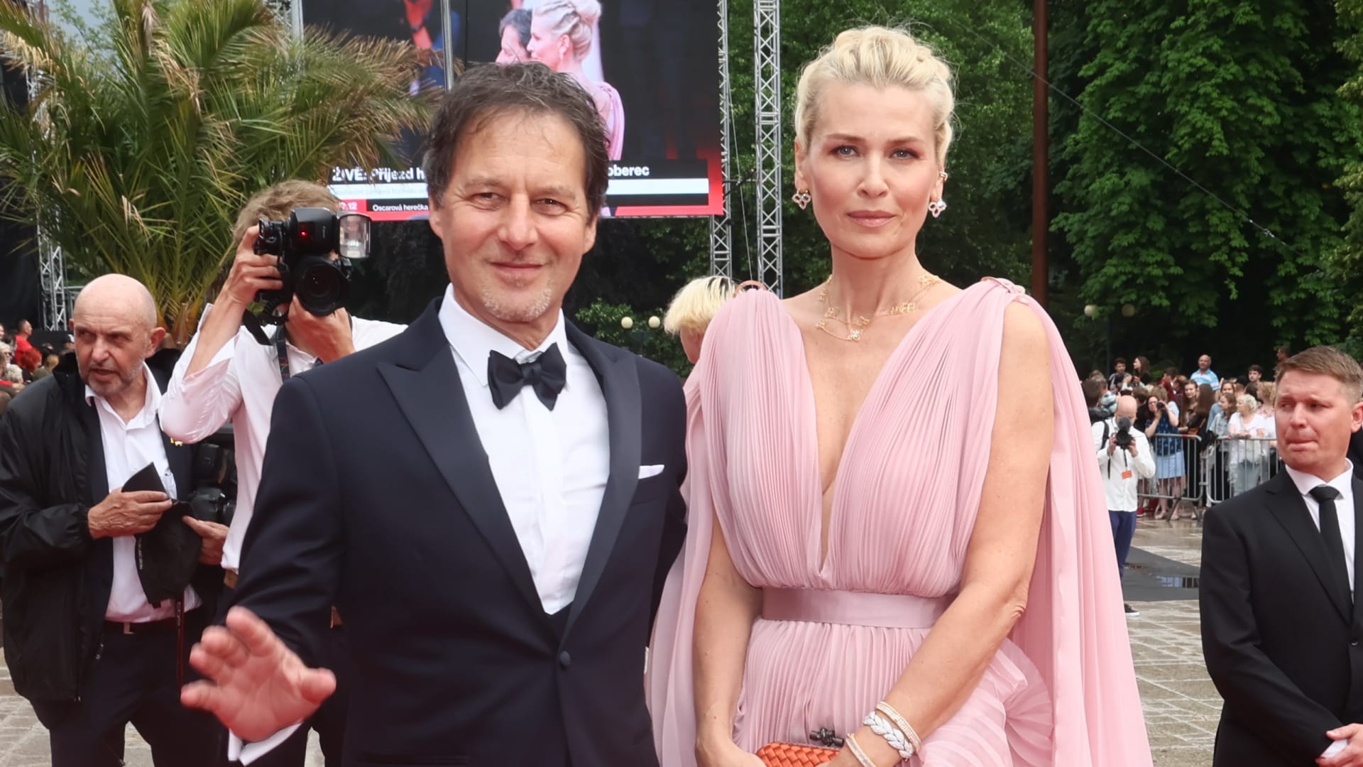 Pavol Habera se svojí životní partnerkou Danielou Peštovou na filmový festival do Karlových Varů jezdí pravidelně. 