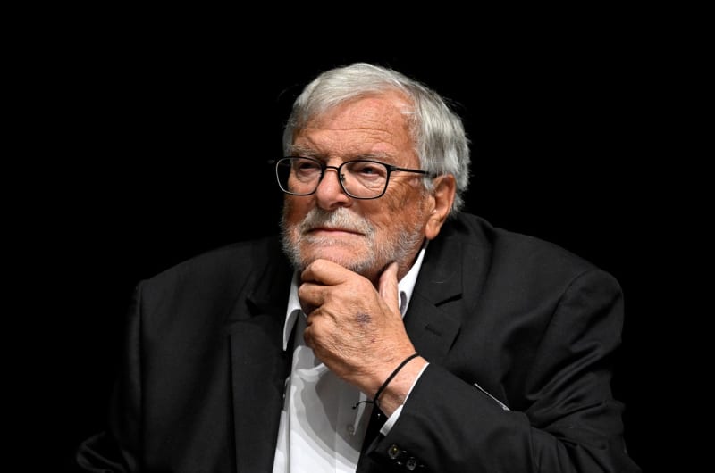Filmového festivalu v Karlových Varech se účastnil také herec Jan Kačer.