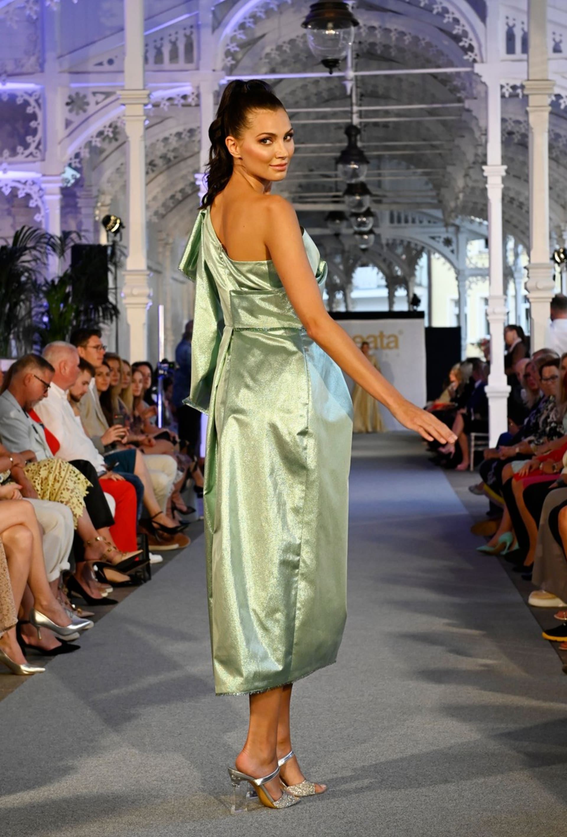 Prohlédněte si nové stylové kousky z dílny módní návrhářky Beaty Rajské (2. 7. 2023).