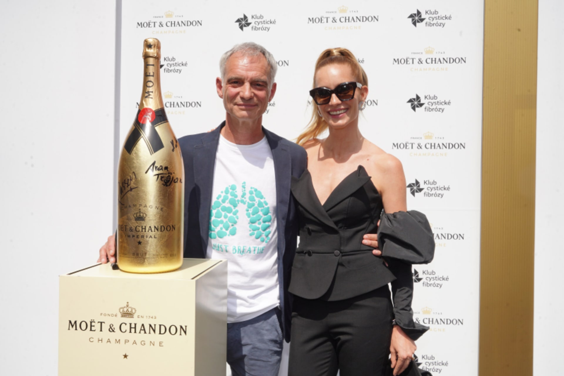 Ivan Trojan s Hanou Vagnerovou si sklenku šampaňského rozhodně nenechali ujít.