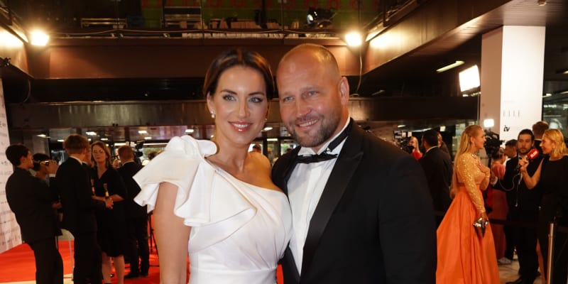 Lucie Šlégrová vyrazila na filmový festival společně s manželem.