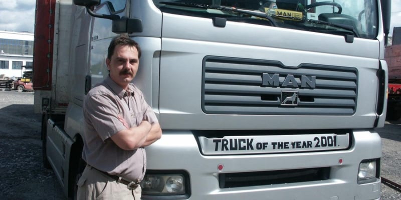 Neherec Broněk Černý, alias Václav Konopník, letos oslavil 62. narozeniny. Pracuje jako řidič kamionu. 