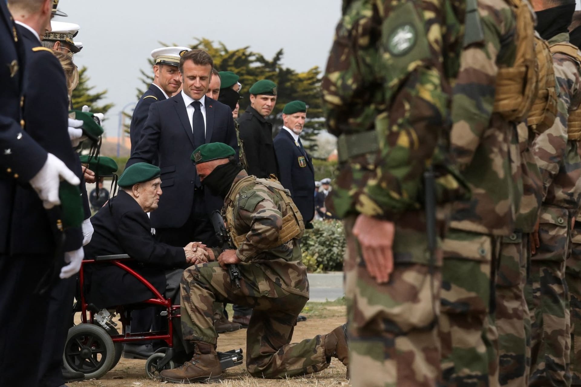 Léon Gautier s prezidentem macronem při oslavách 79. výročí vylodění v Normandii