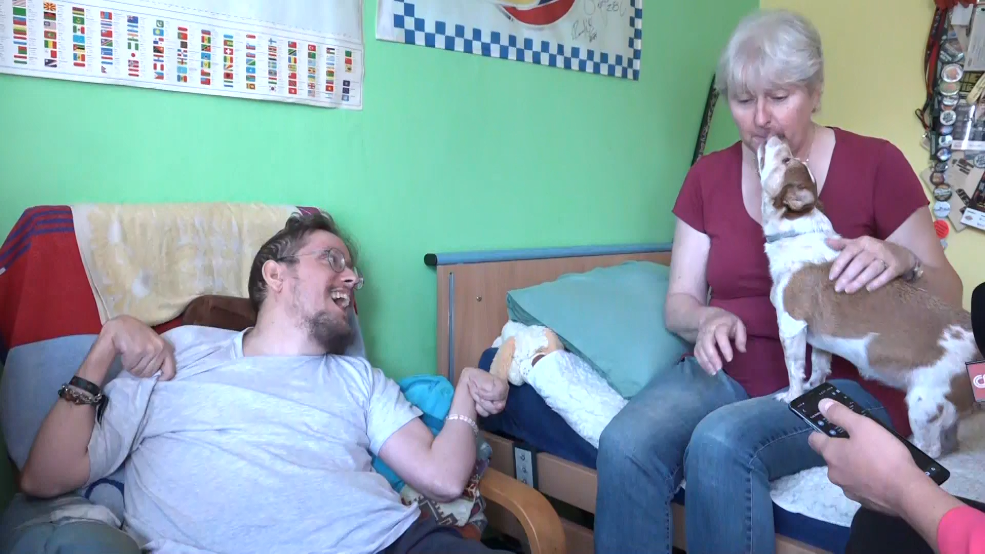 Paní Květa se stará o svého syna Michala, které pobírá příspěvek na péči ve čtvrtém stupni postižení. Ten však vystačí jen na pár hodin.