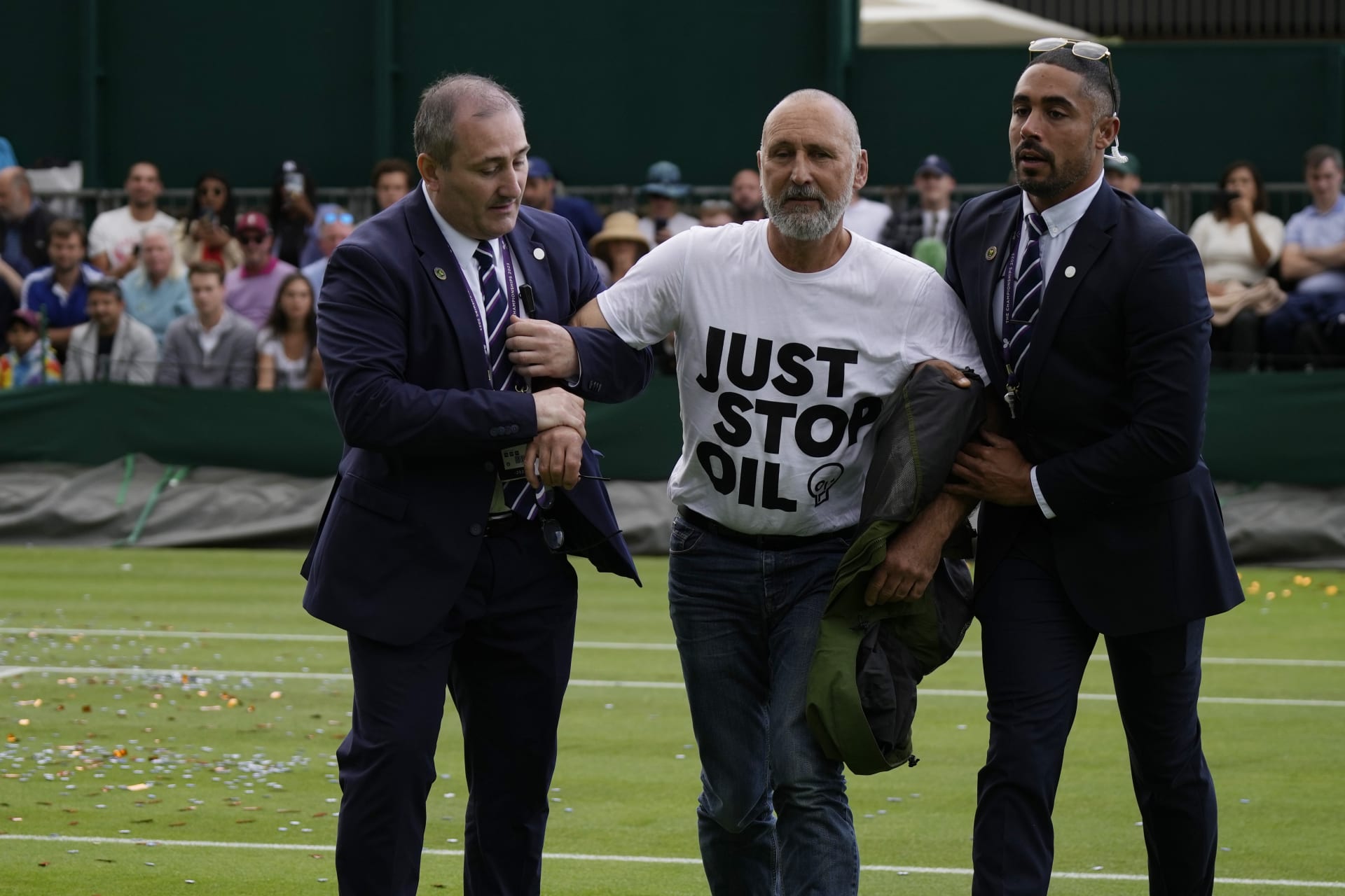 Klimatičtí aktivisté narušili program Wimbledonu.
