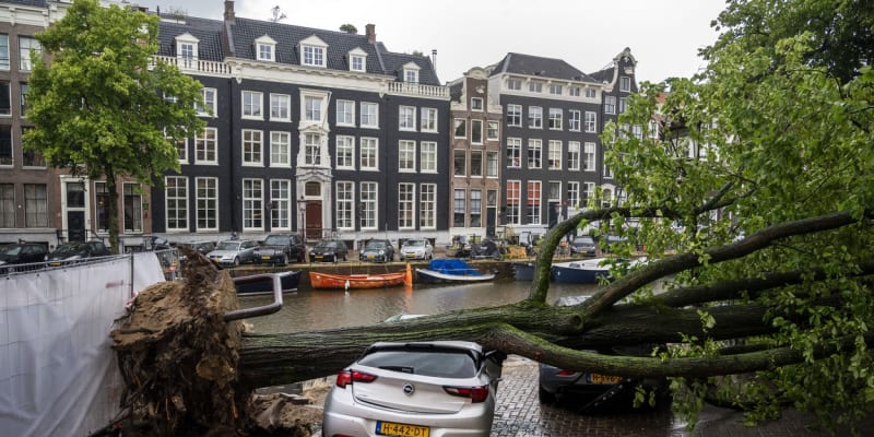 Nizozemsko zasáhla siná bouře.