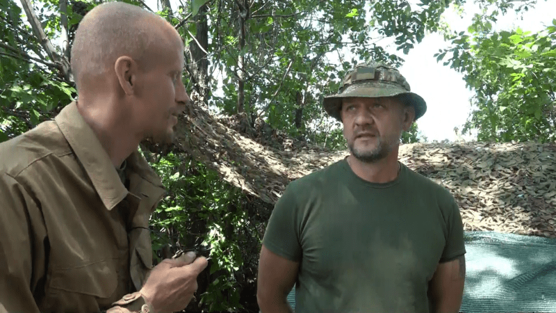 Reportér CNN Prima NEWS Matyáš Zrno zpovídá vojáka s přezdívkou Brutto, který obsluhuje drony