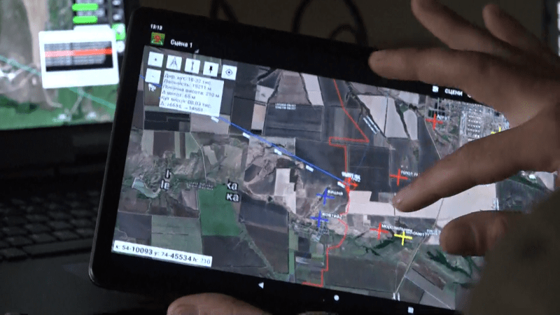Ukrajinská jednotka vyhledává pomocí dronů cíle pro raketomety HIMARS