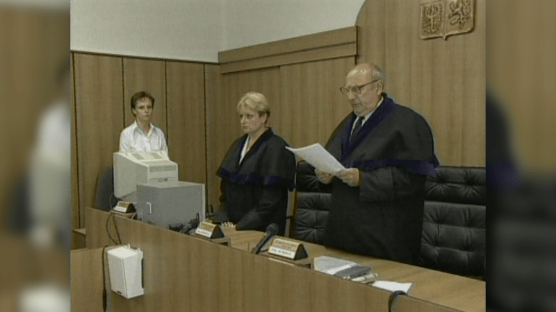 Soudce zdůvodňuje rozsudek za vraždu odsouzenému Pavlu Zárubovi v roce 2003.