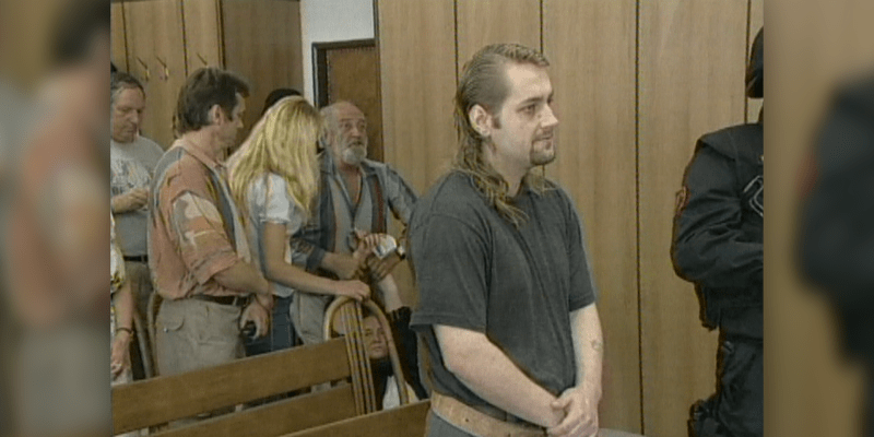 Pavel Záruba si v soudní síni v roce 2003 vyslechl zdůvodnění rozsudku za vraždu.