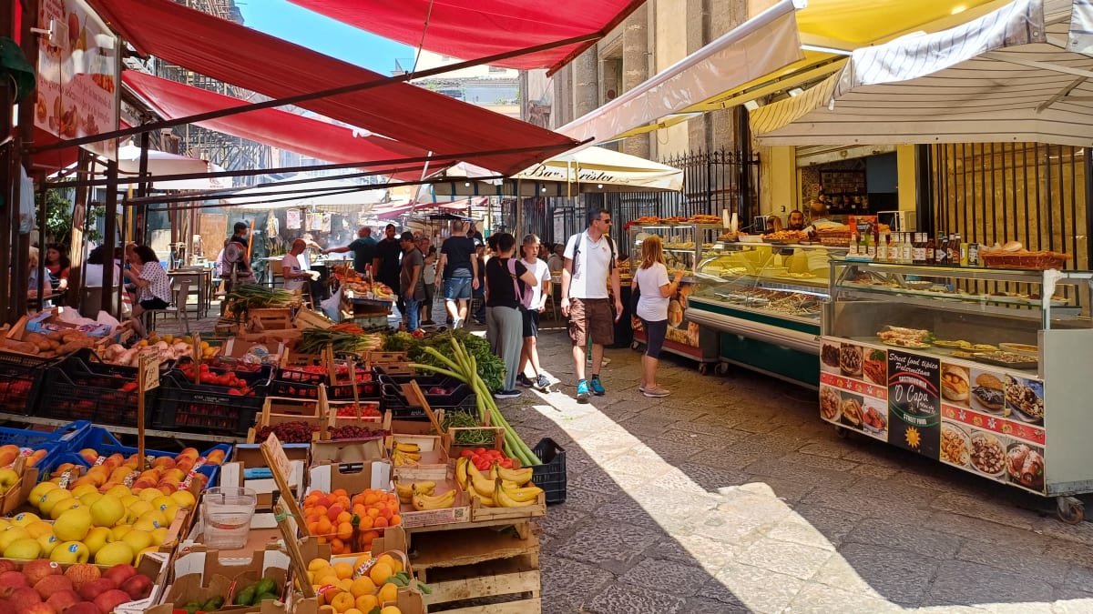 Pouliční trh v Palermu