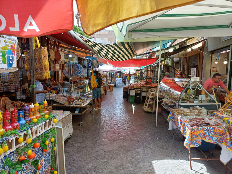 Pouliční trh v Palermu