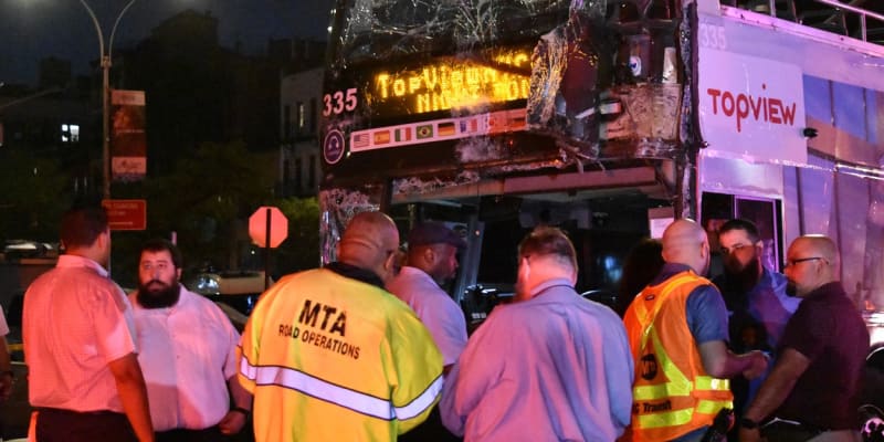 Více než 80 zraněných si vyžádala kolize dvou autobusů v New Yorku