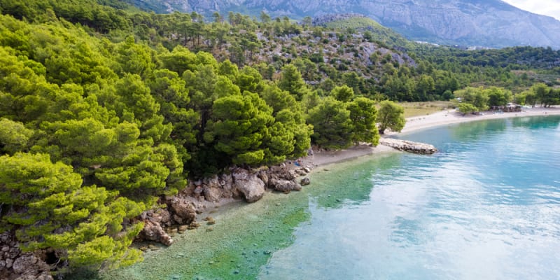 Jednu z oblíbených pláží v Chorvatsku sužuje nesnesitelný zápach. (Ilustrační foto)