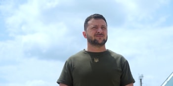 Volodymyr Zelenskyj vyhodil všechny vojenské náboráře. Viní je z braní úplatků