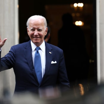 Joe Biden před summitem NATO navštívil Londýn (10. 7. 2023).