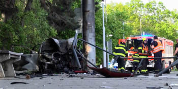 Dramatický boj o vteřiny v Brně: Posádku vytáhli z hořícího auta na poslední chvíli