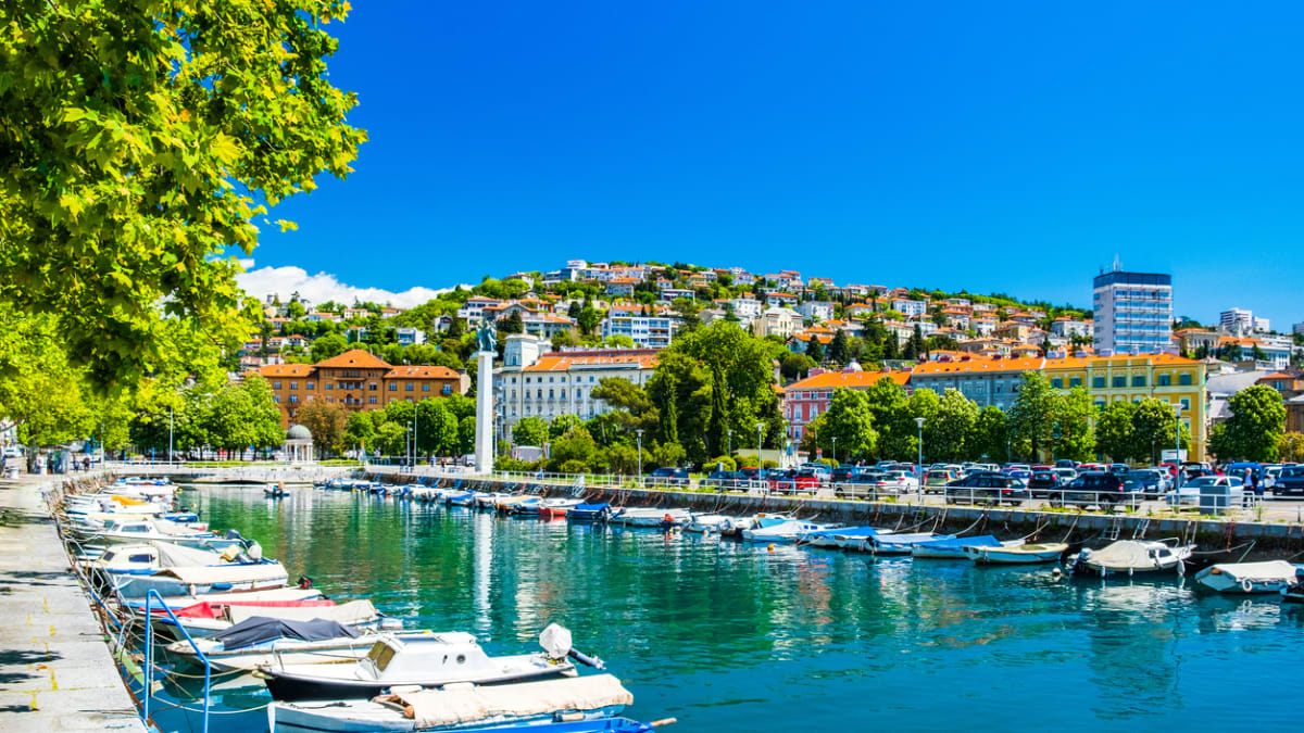 Chorvatsko, město Rijeka, výhled na panorama z Delty