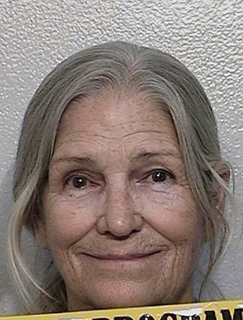 Na snímku z 5. května 2020, který poskytlo kalifornské ministerstvo pro výkon trestu a rehabilitaci, je stoupenkyně Charlese Mansona Leslie Van Houtenová.