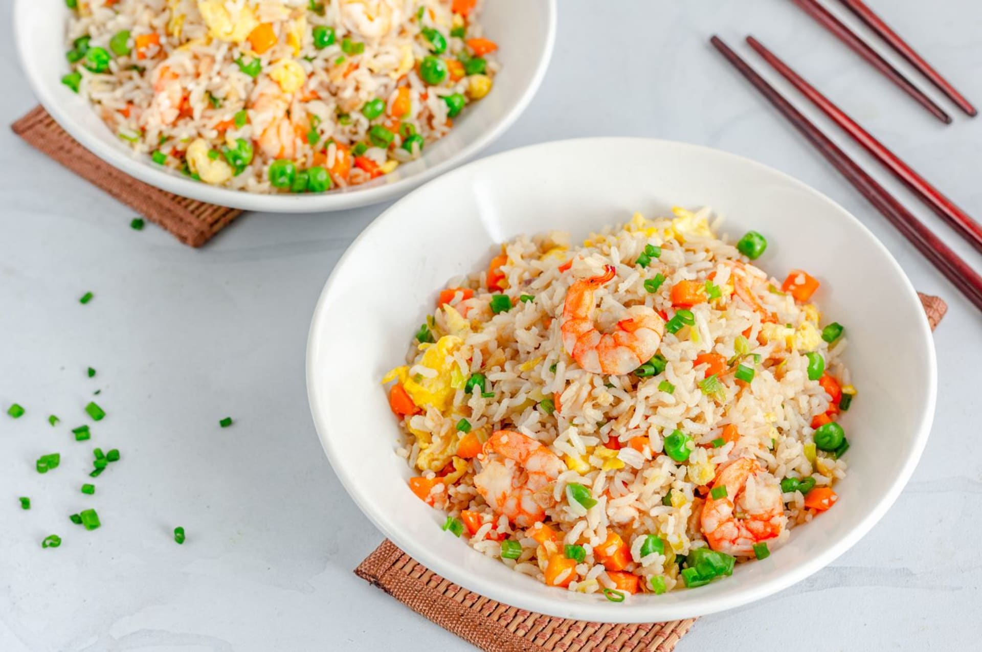 Young Chow Fried Rice – jednoduchá čínská smažená rýže s krevetami a vejcem