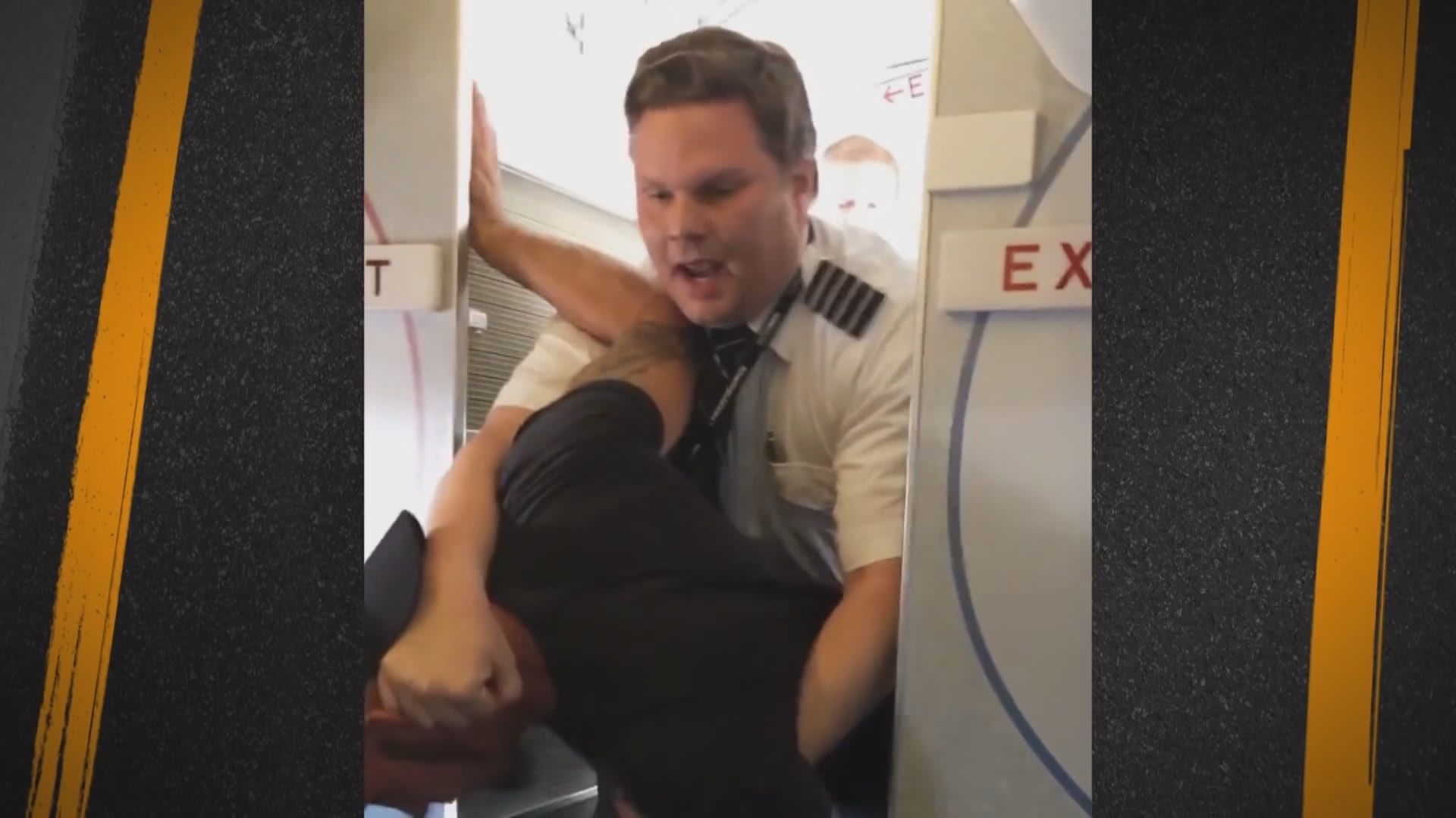 Kvůli agresivním cestujícím musí v některých případech zasahovat také piloti.