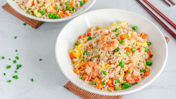 Young Chow Fried Rice – jednoduchá čínská smažená rýže s krevetami a vejcem 