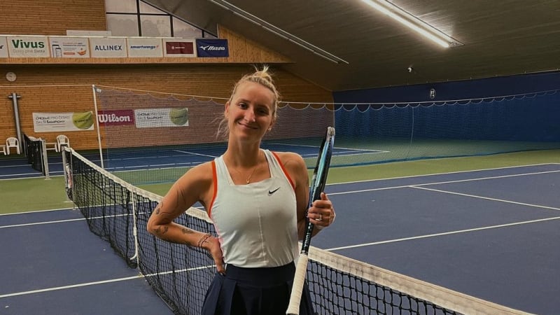 Česká hvězda Wimbledonu Vondroušová, jak ji neznáte. Takhle to sekne tenistce v plavkách