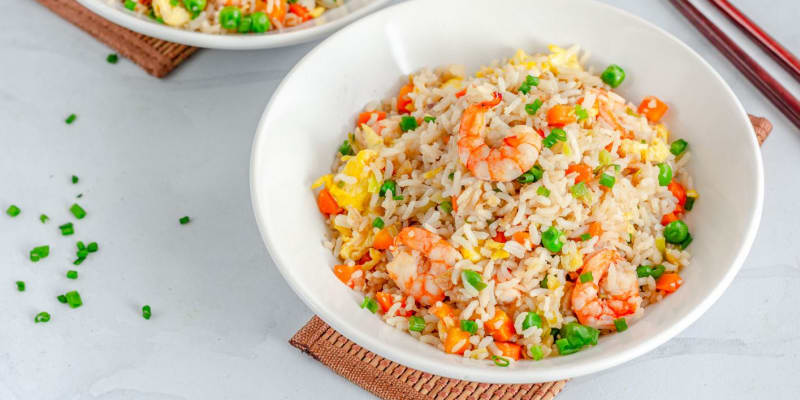 Young Chow Fried Rice – jednoduchá čínská smažená rýže s krevetami a vejcem