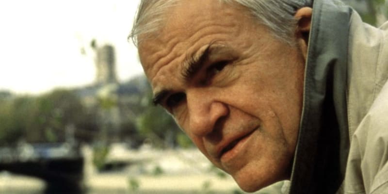 Milan Kundera většinu života prožil ve Francii. 