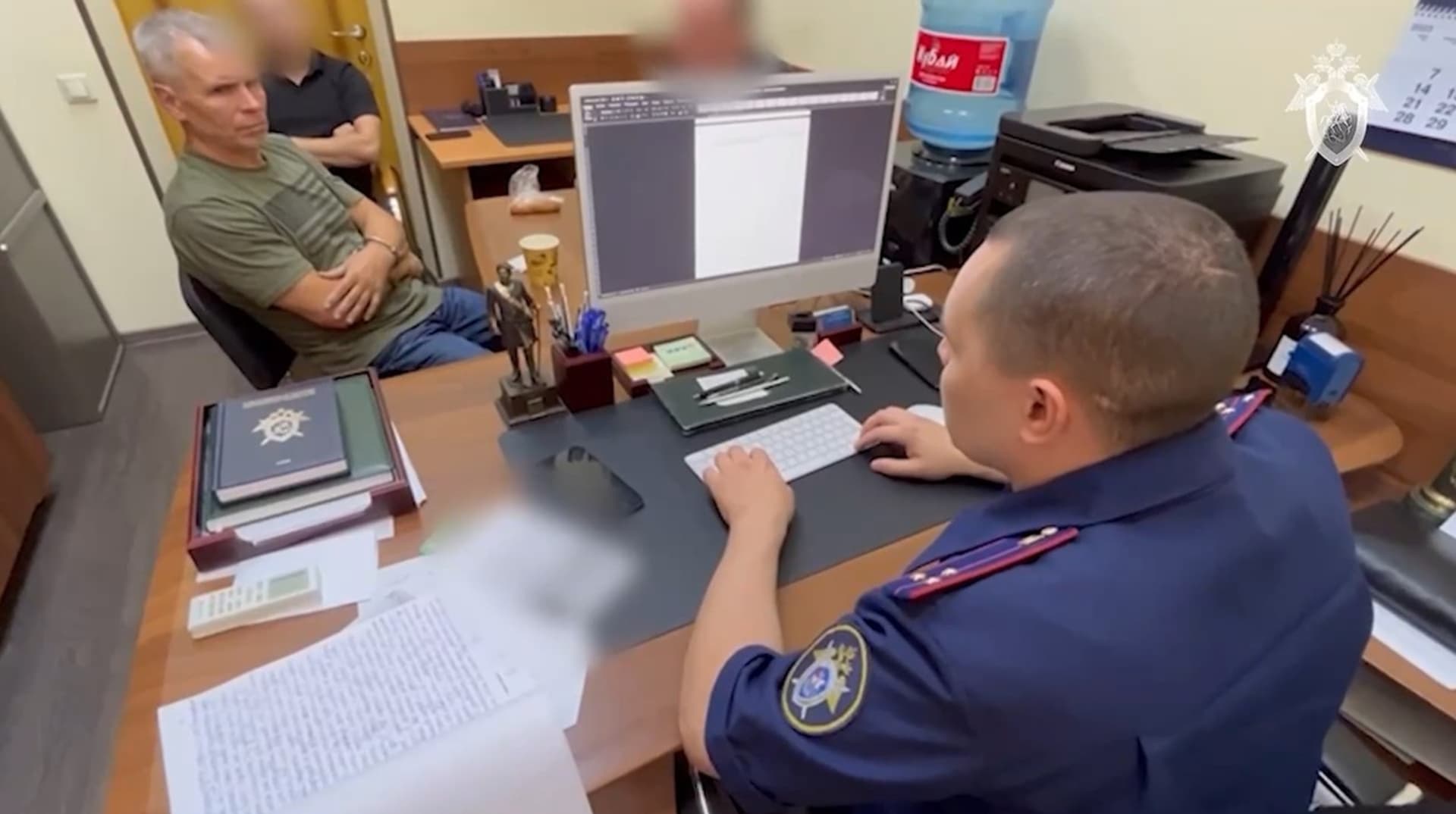 Podezřelý Sergej Denisenko u policejního výslechu.