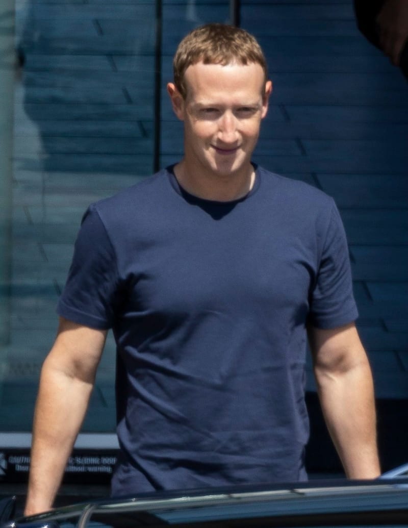 Mark Zuckerberg se připravuje na zápas s Muskem