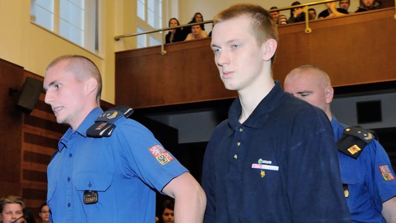 Nejmladší Čech odsouzený na doživotí je mstivým psychopatem. Seniory zabil pěstmi, nožem a kladivem