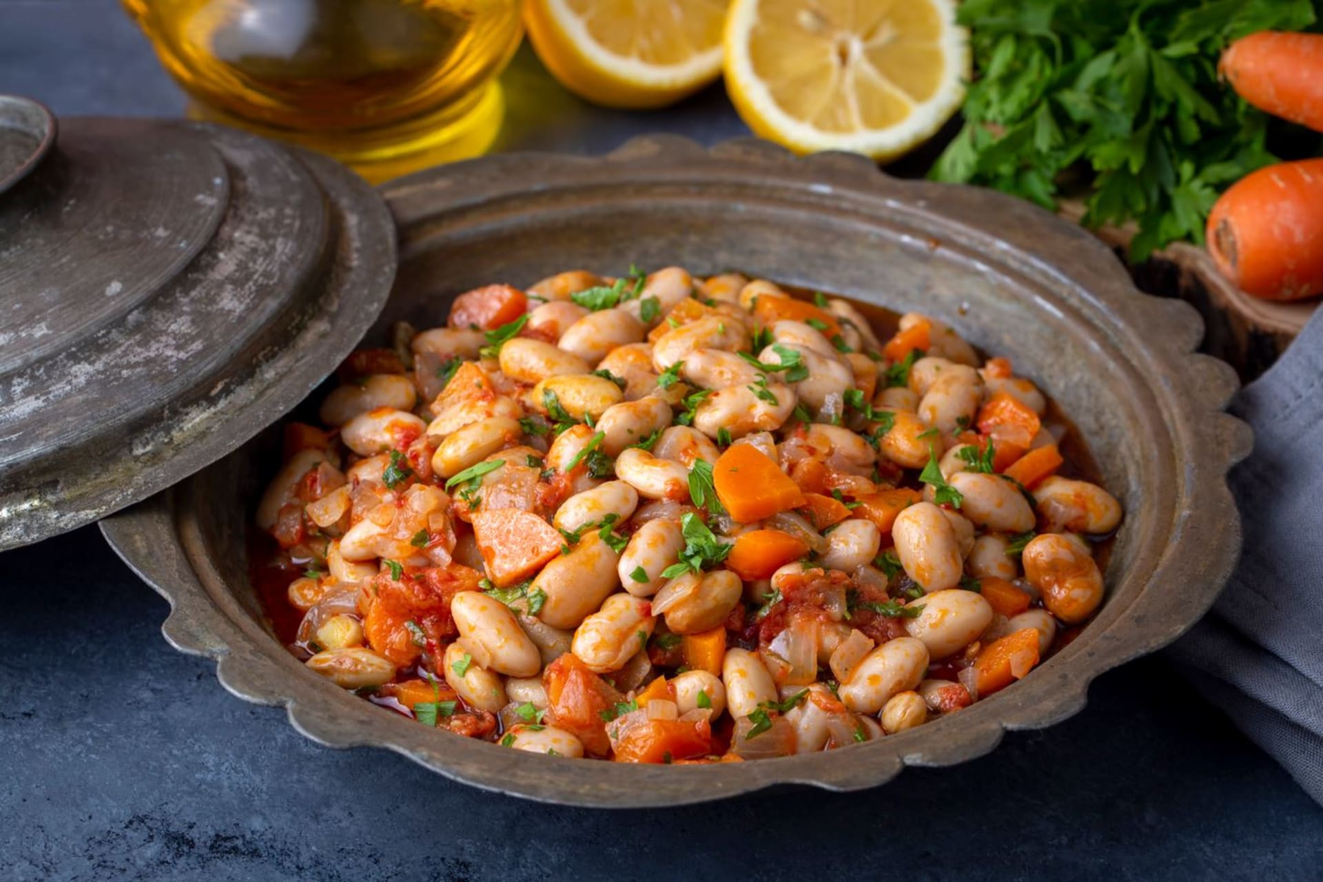 Barbunya Pilaki – dušené turecké fazole v olivovém oleji s rajčaty