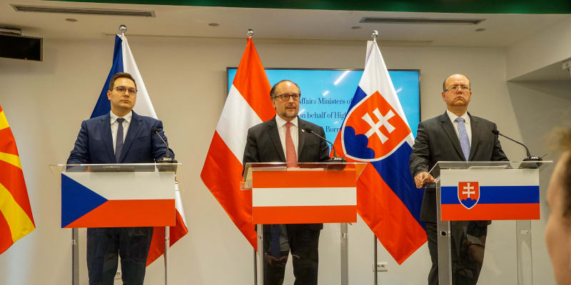 Ministři zahraničí zemí S3 Jan Lipavský z Česka, Alexander Schallenberg z Rakouska a Miroslav Wlachovský ze Slovenska.