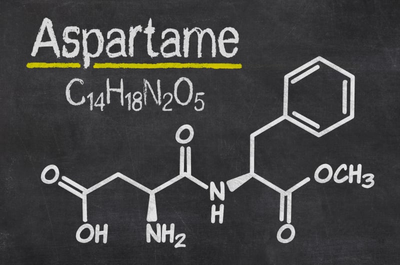 Aspartam tvoří sloučenina dvou aminokyselin