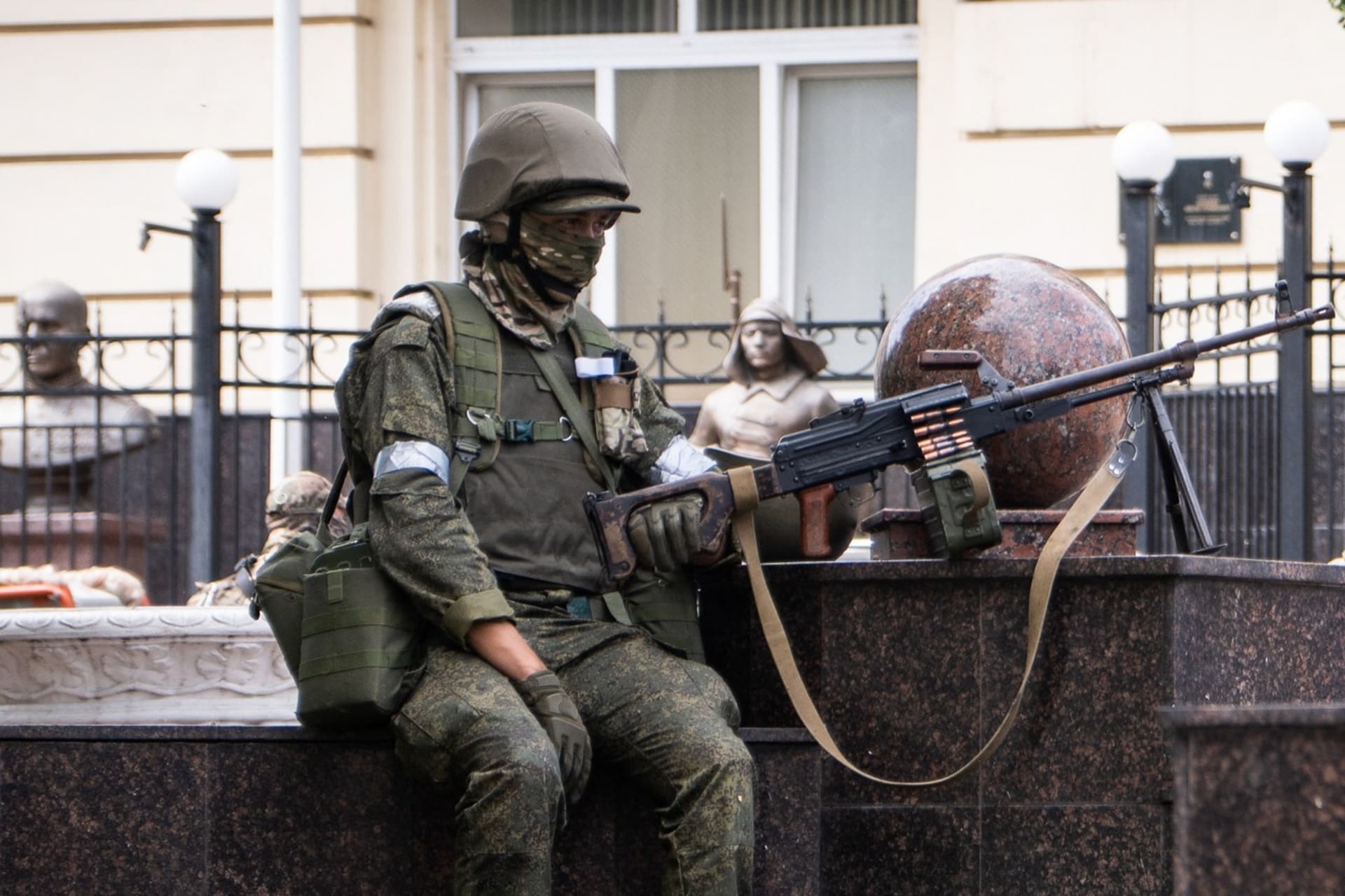 Zoldak Vagnerovy skupiny behem kratke vzpoury v Rostovu na Donu (24. 6. 2023)