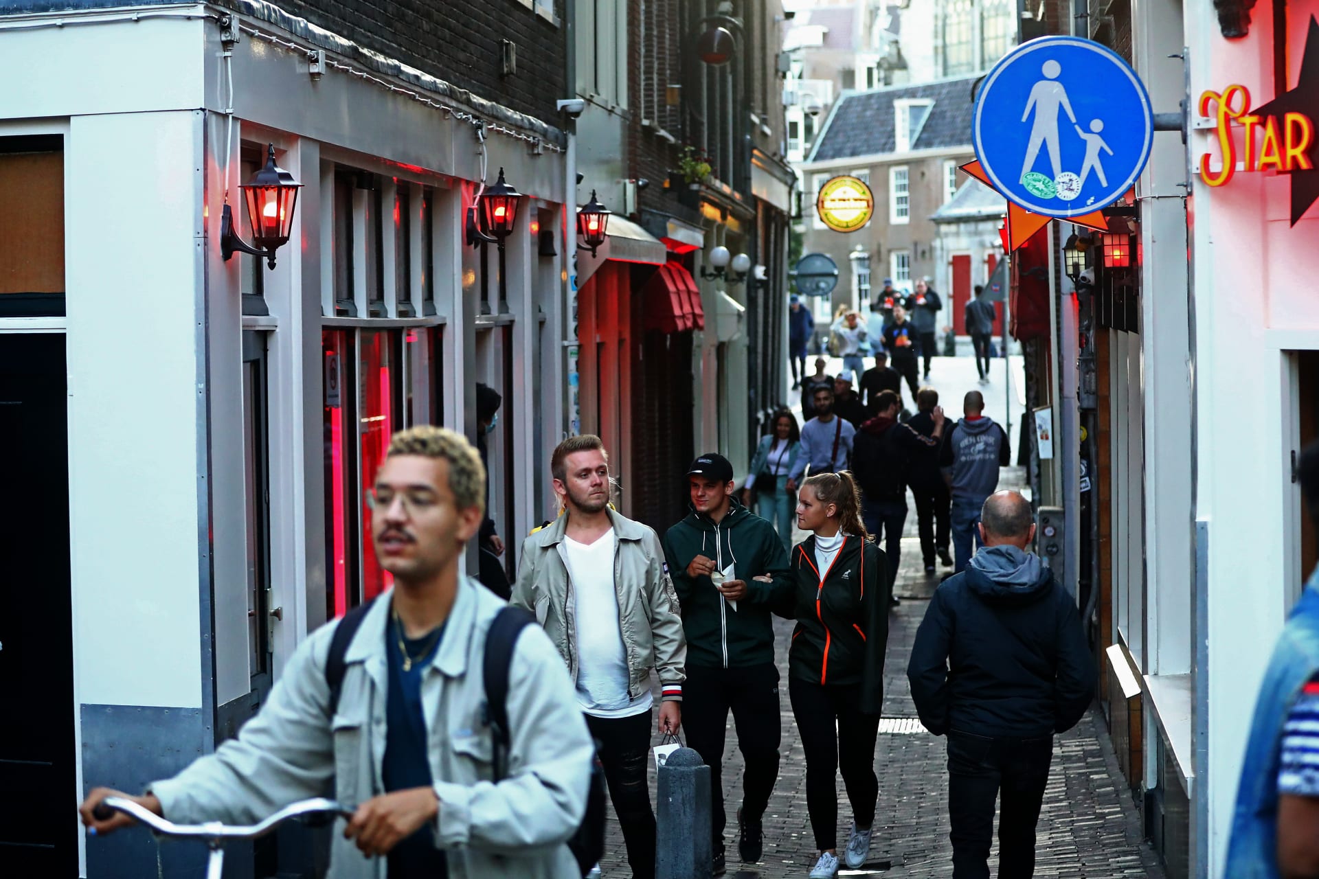 Proslulá amsterdamská Čtvrť červených luceren